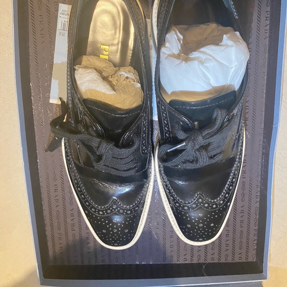Prada Patent Leather shoes - Picture 2 of 7